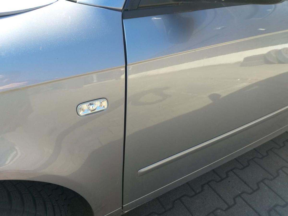 Audi A4 8E B7 original Tür vorn links LY7H Akoyasilbermet. Bj.2005